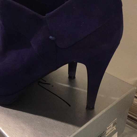 Blue suede booties - Picture 3 of 3